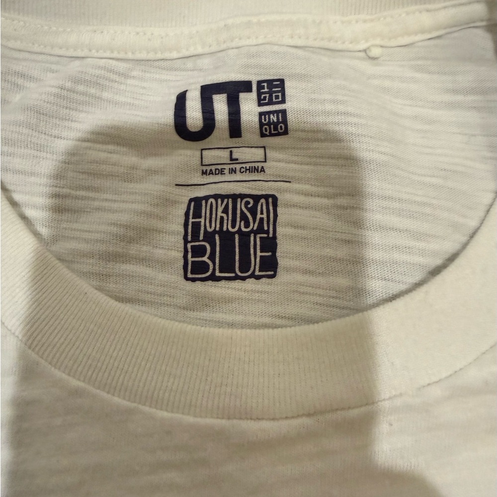 UNIQLO UT Hokusai Blue T-Shirt Large - Picture 3 of 8